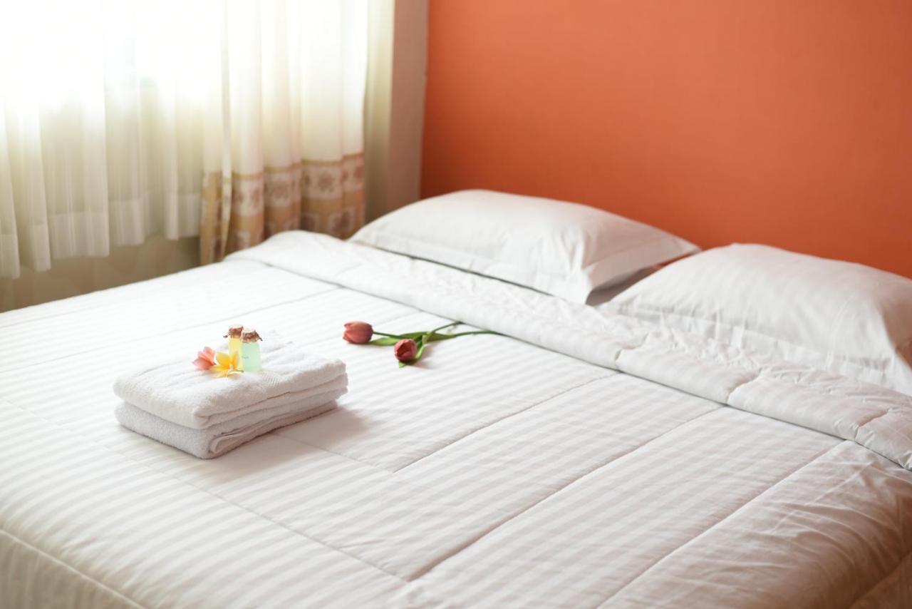Roemah 28 Syariah Hotel Medan Exterior foto